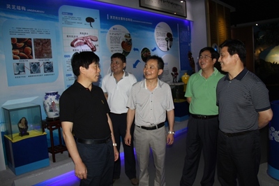 李廣欣局長(zhǎng)視察調(diào)研仙客來(lái)公司 聚焦醫(yī)藥科技創(chuàng)新，護(hù)航食品藥品安全